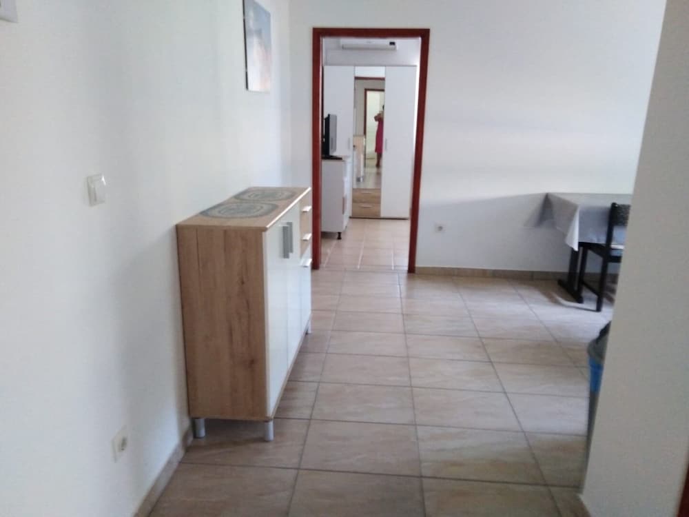 Apartment (Tomy - With Free Parking - A2(4))