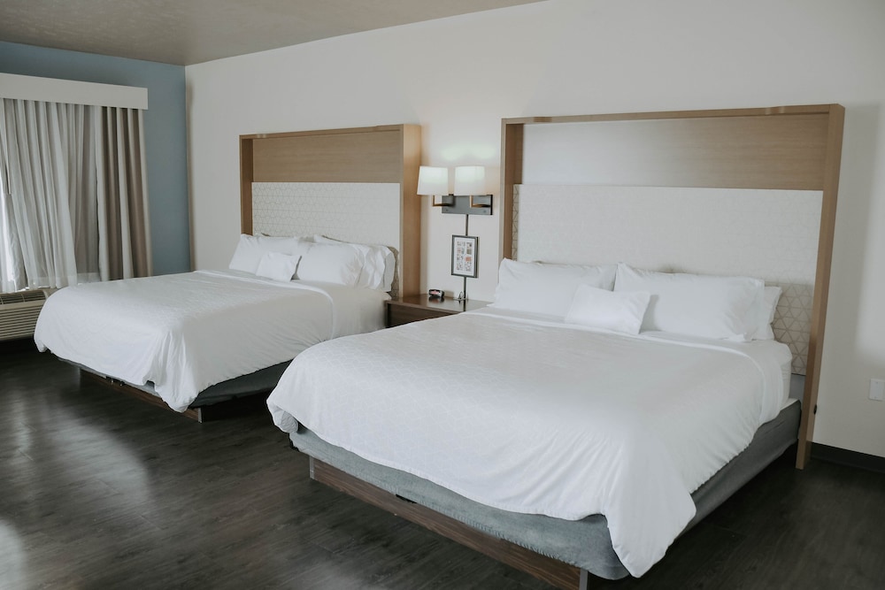 Standard Room, Multiple Beds, Roll-in Shower (Communications, Roll-In Shower) - Photo 3