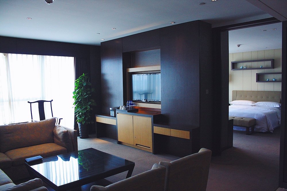 Premier Suite, 1 King Bed - Photo 5