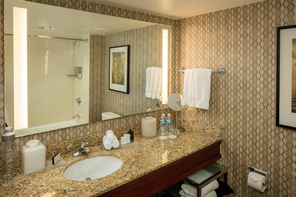 Standard Room, 2 Queen Beds - Photo 5
