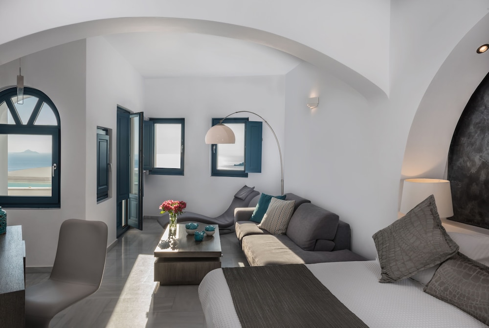 Suite, Jetted Tub - Photo 3
