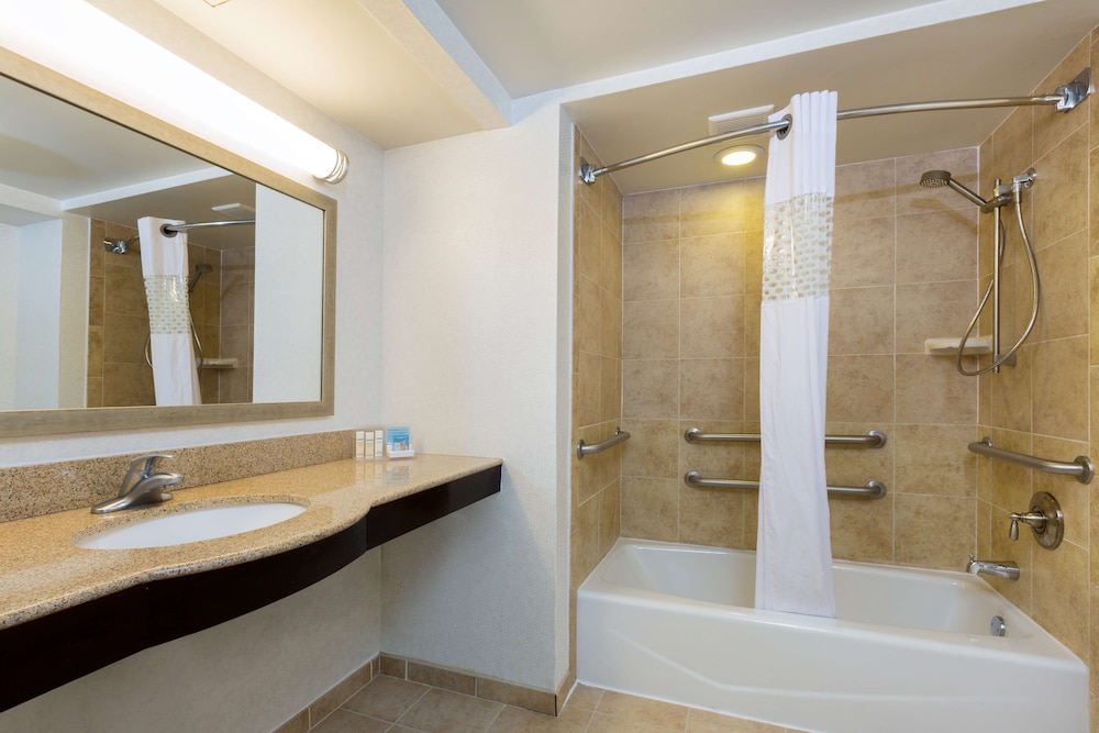 Room, Accessible - Photo 4