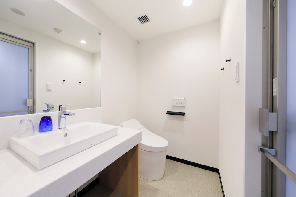 Superior Twin Room, Non Smoking - Photo 7
