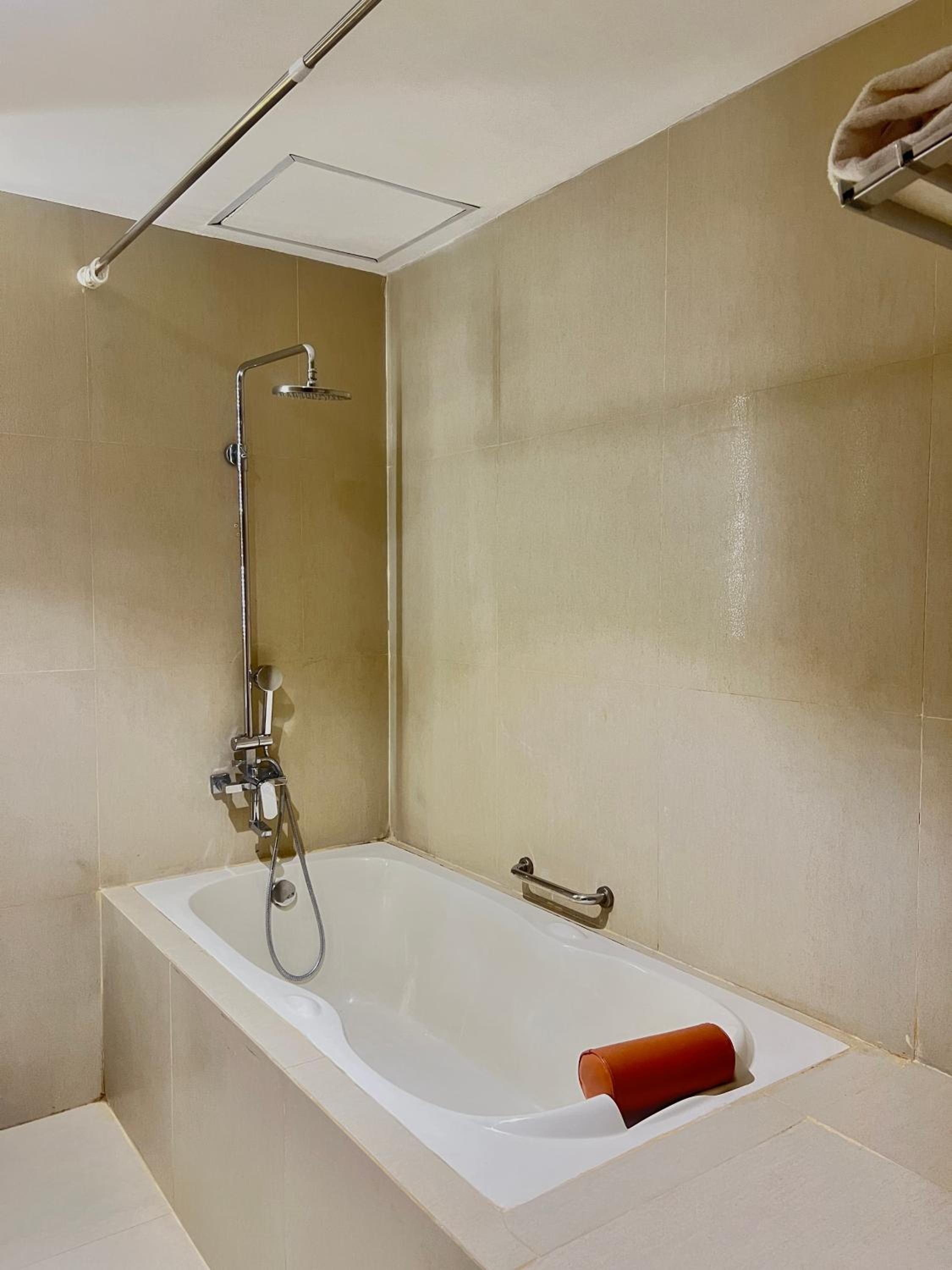 Ocean Suite with Balcony photo 3
