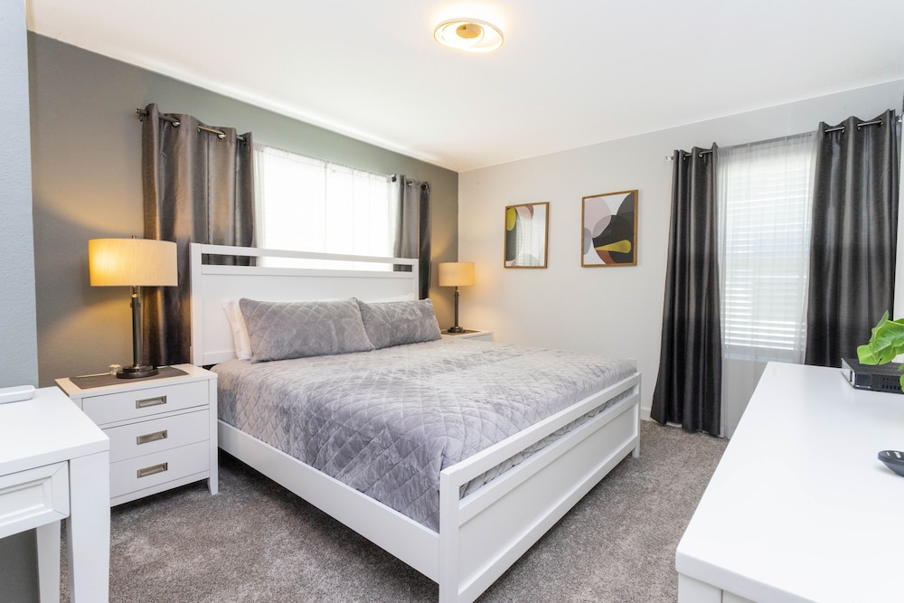 Family Townhome, 5 Bedrooms