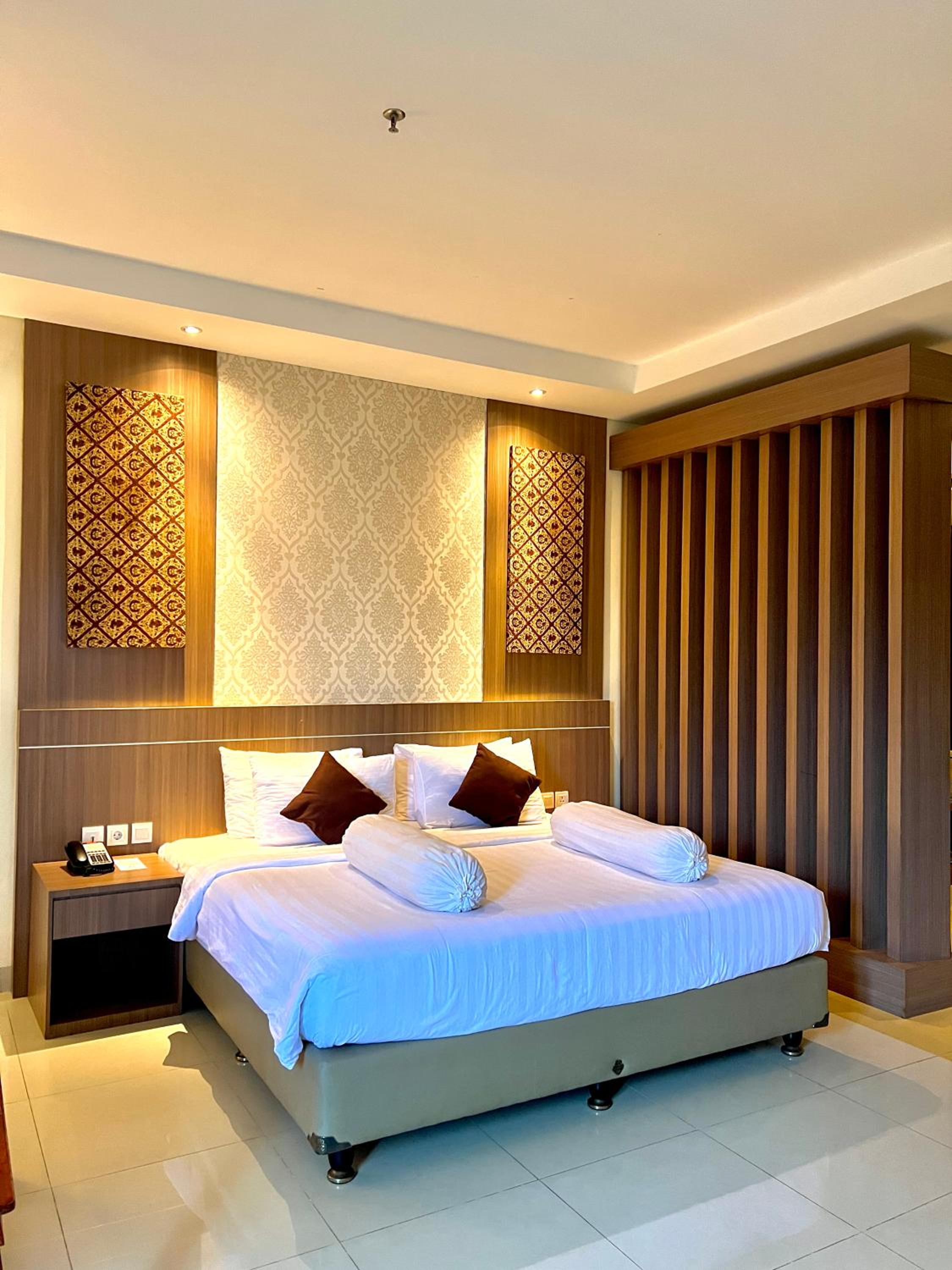 Premier King Room photo 3