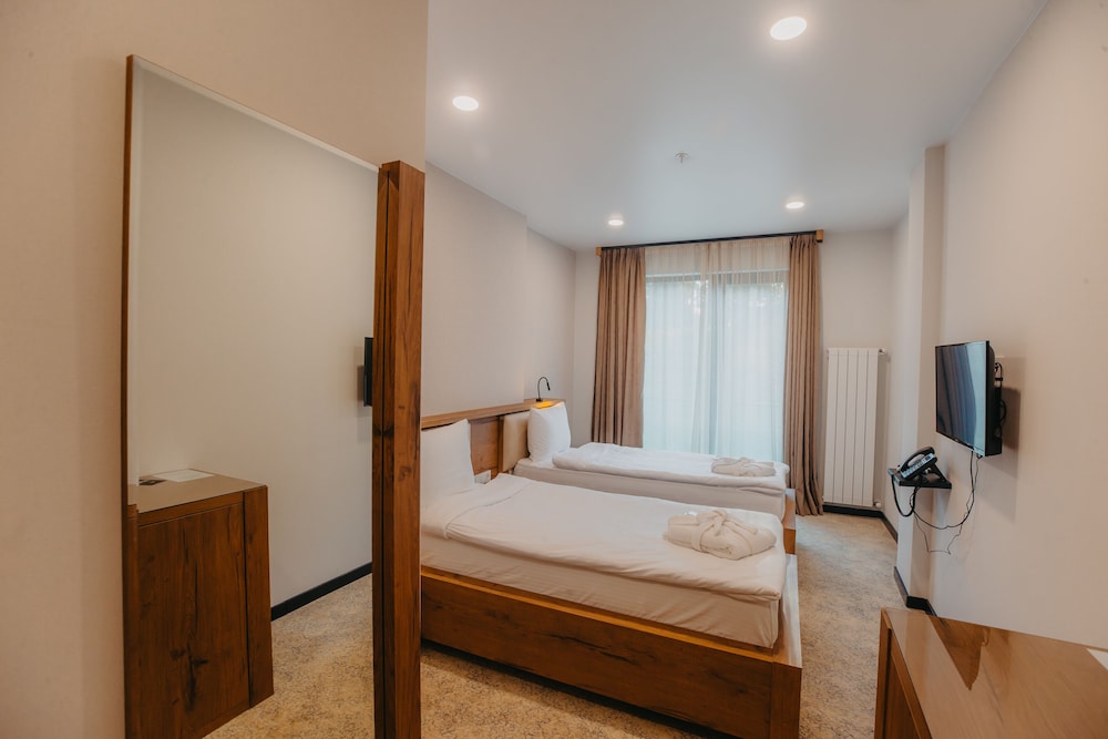 Standard Twin Room - Photo 4