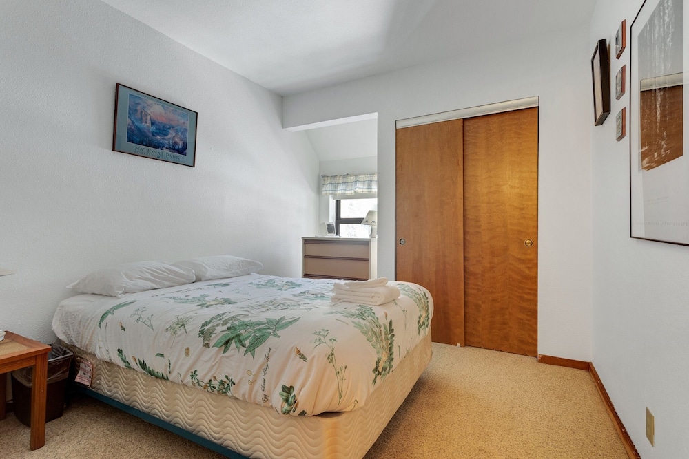 Condo, 2 Bedrooms photo 2
