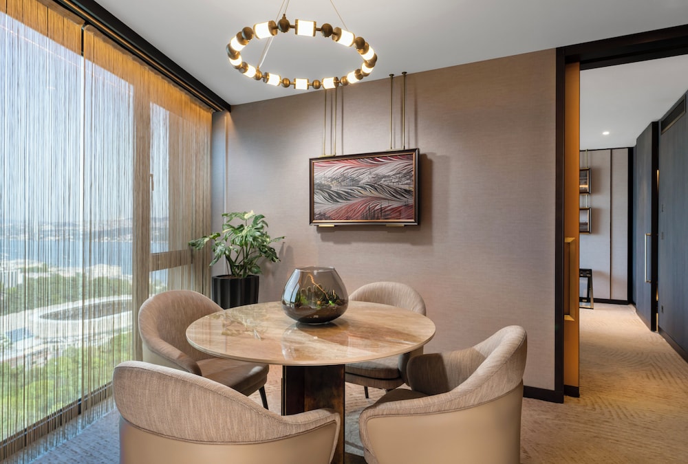 Premium Room, 1 King Bed, Club Lounge Access, Sea View