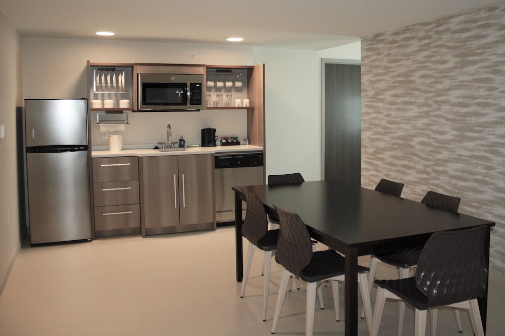 Suite, 2 Bedrooms, Non Smoking - Photo 5