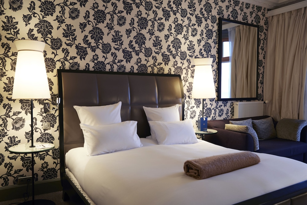 Deluxe Room, 1 Queen Bed, Balcony, Sea View - Photo 8