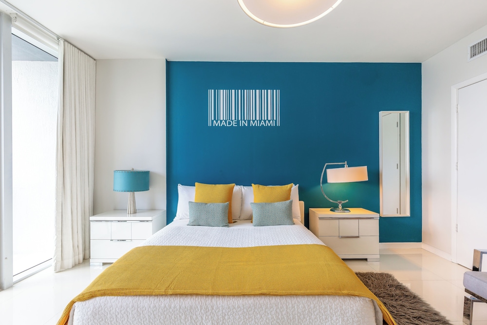 Business Studio Suite, 1 Queen, Balcony, City/River ViewÂ 4505
