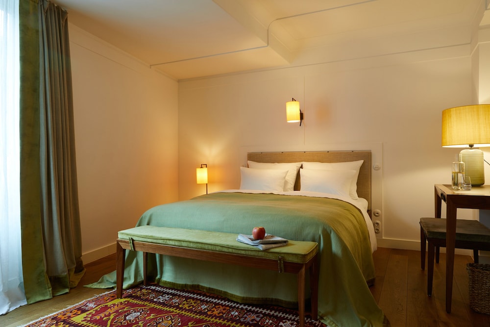 Single Room, Courtyard View