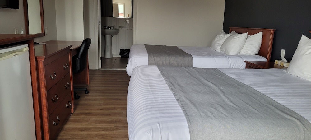 Classic Room, 2 Queen Beds photo 1