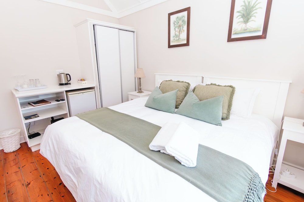 Basic Double or Twin Room, Courtyard View photo 3