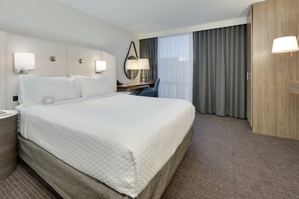 Standard Room, 1 Queen Bed, Accessible (Mobility) - Photo 2