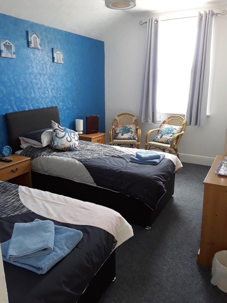 Twin Room, Ensuite photo 2
