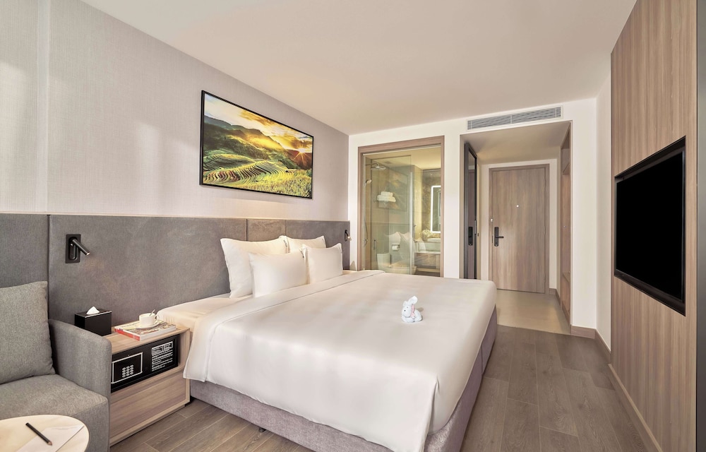 Deluxe Double or Twin Room, Balcony, City View - Photo 1