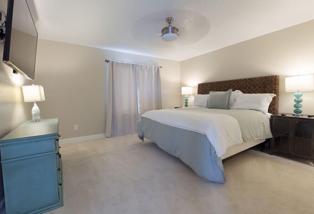 4 Bedroom Beach House photo 2