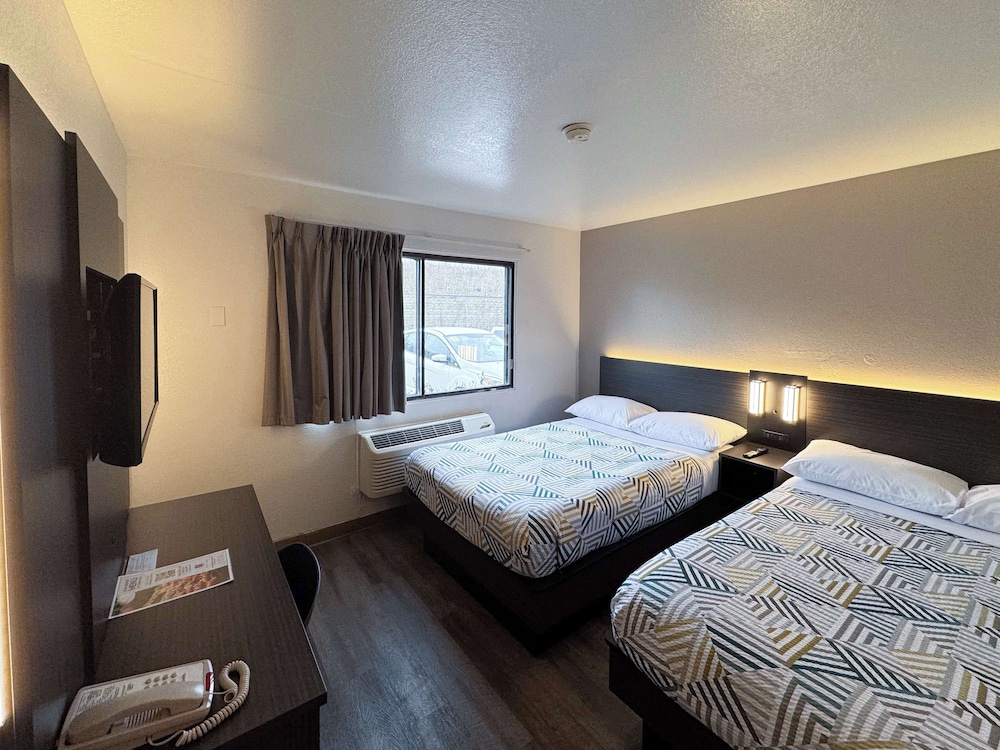 Deluxe Room, 2 Double Beds, Non Smoking, Refrigerator photo 2