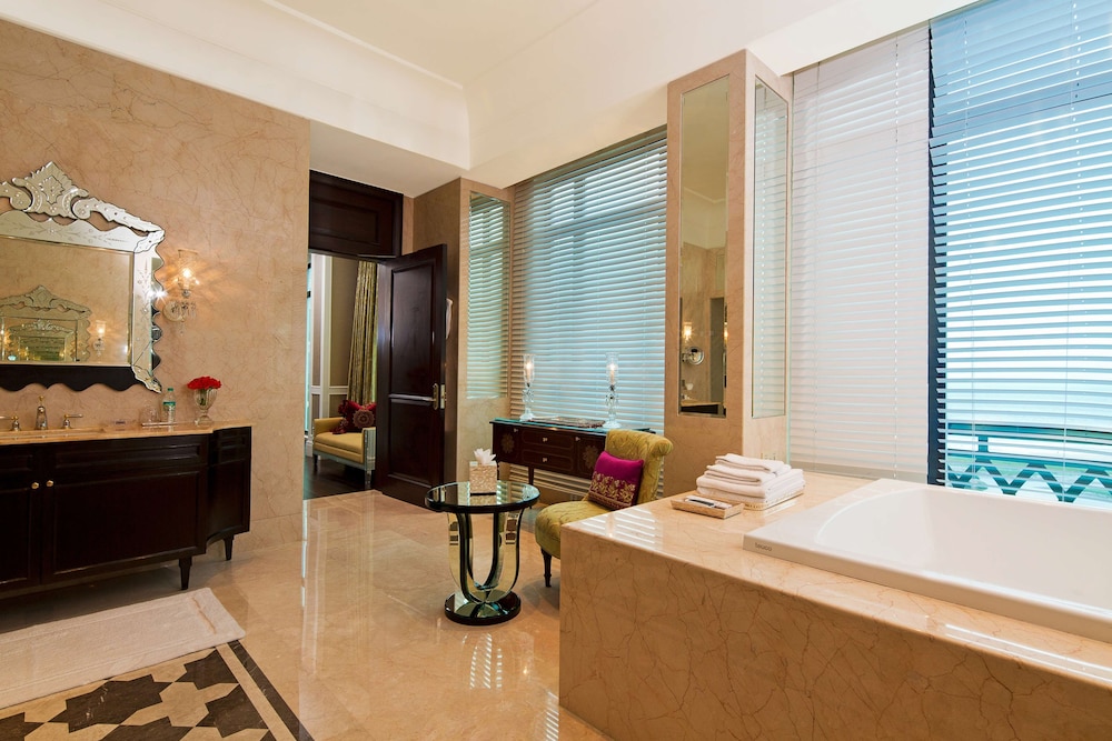 Royal Room, Sea View (Club) - Photo 4