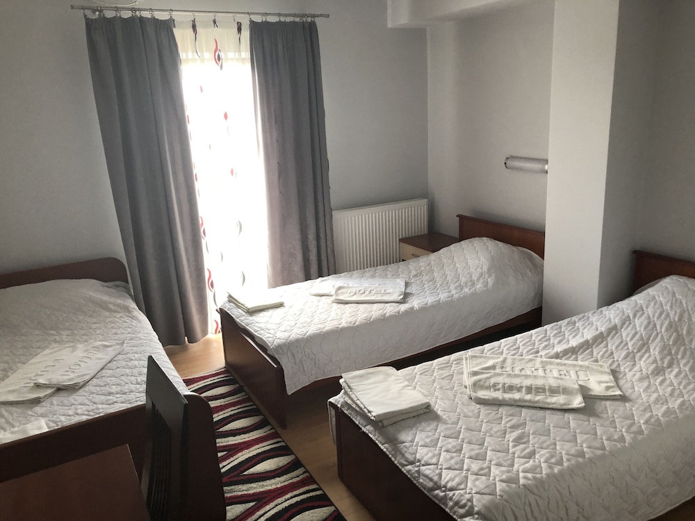Basic Triple Room, City View photo 3