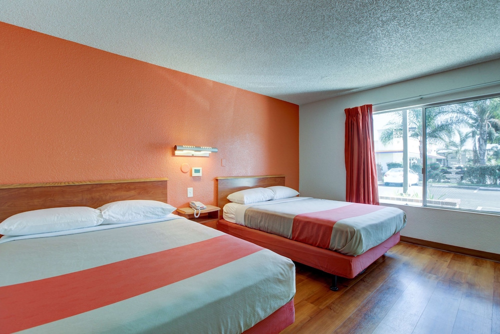 Standard Room, 2 Queen Beds, Accessible, Non Smoking - Photo 5