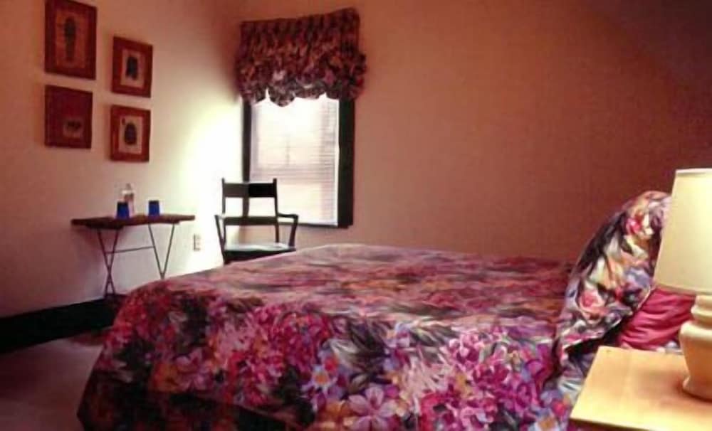 Standard Room, 1 Queen Bed (Water View) photo 3