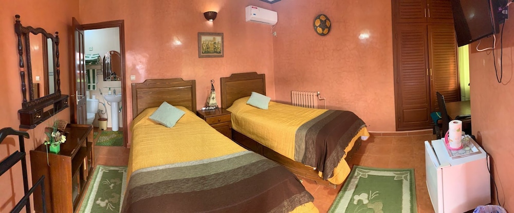 Basic Twin Room, 2 Twin Beds photo 1