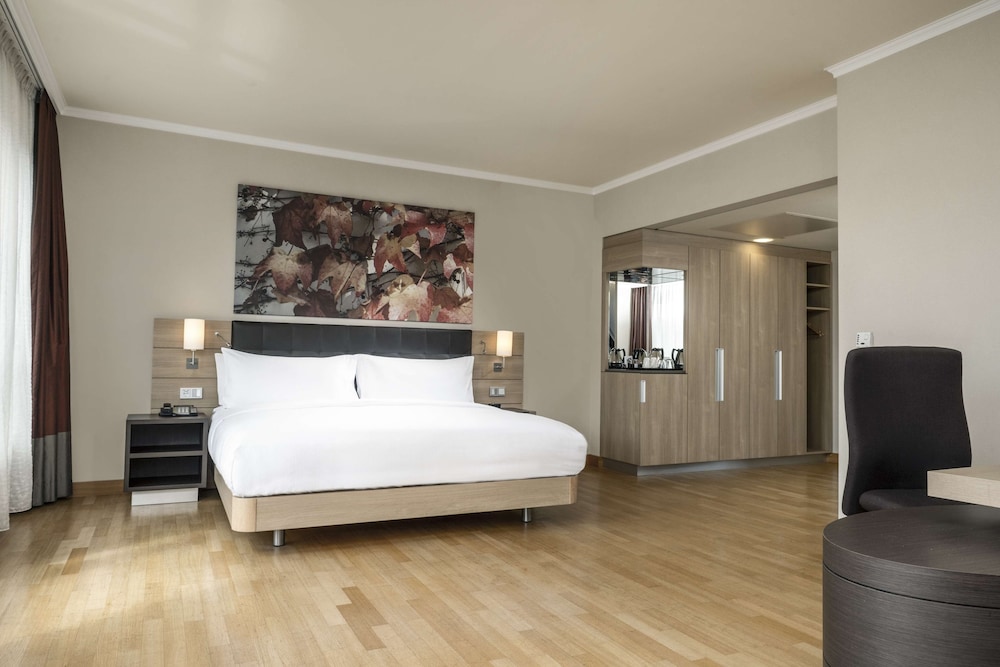 Studio, 1 King Bed - Photo 1