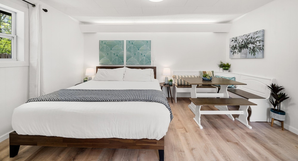 Premium Cabin, 1 King Bed