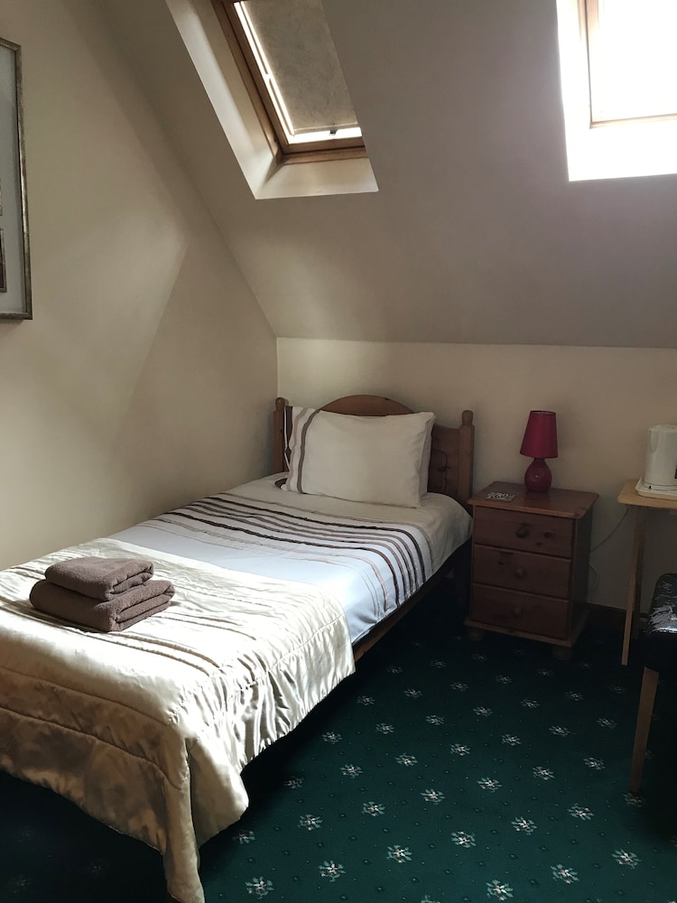 Single Room (with Private Bathroom) photo 1