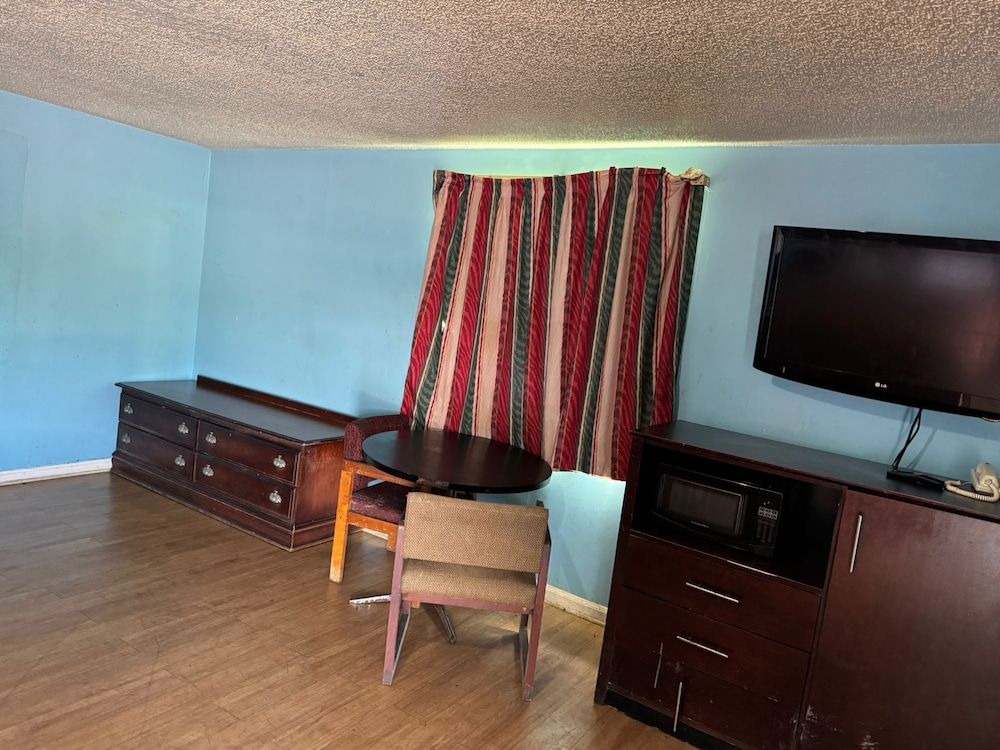 Room, 1 King Bed, Smoking