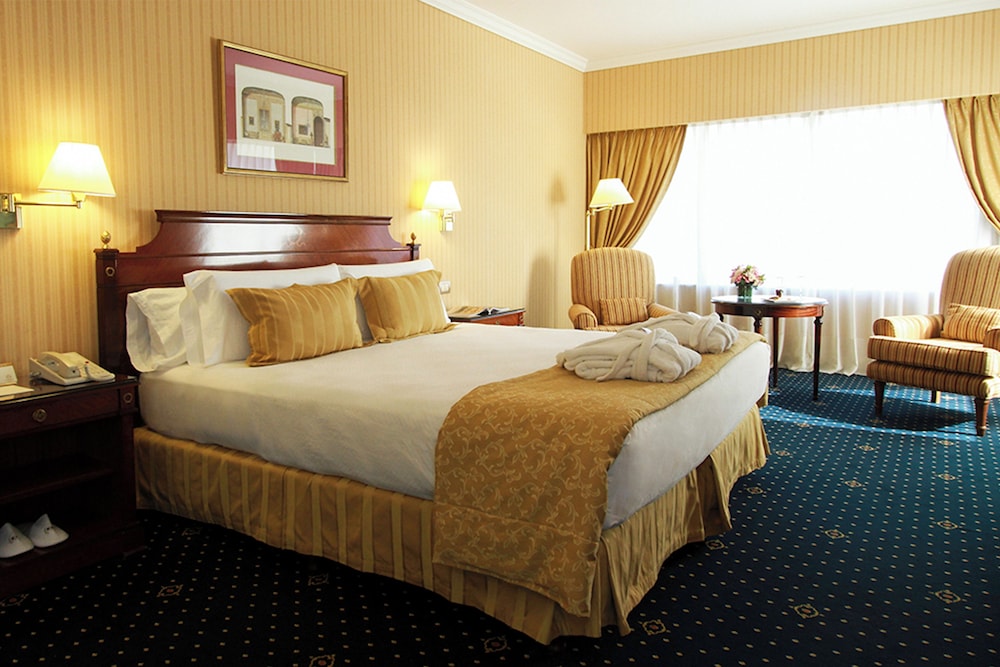 Executive Suite, Corner