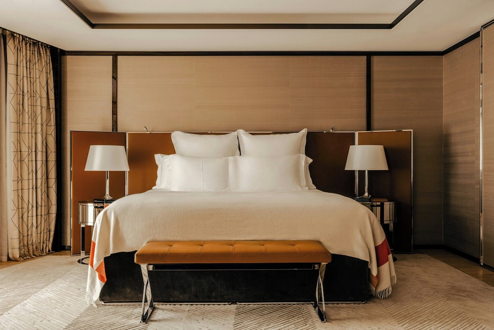 Executive Suite, City View