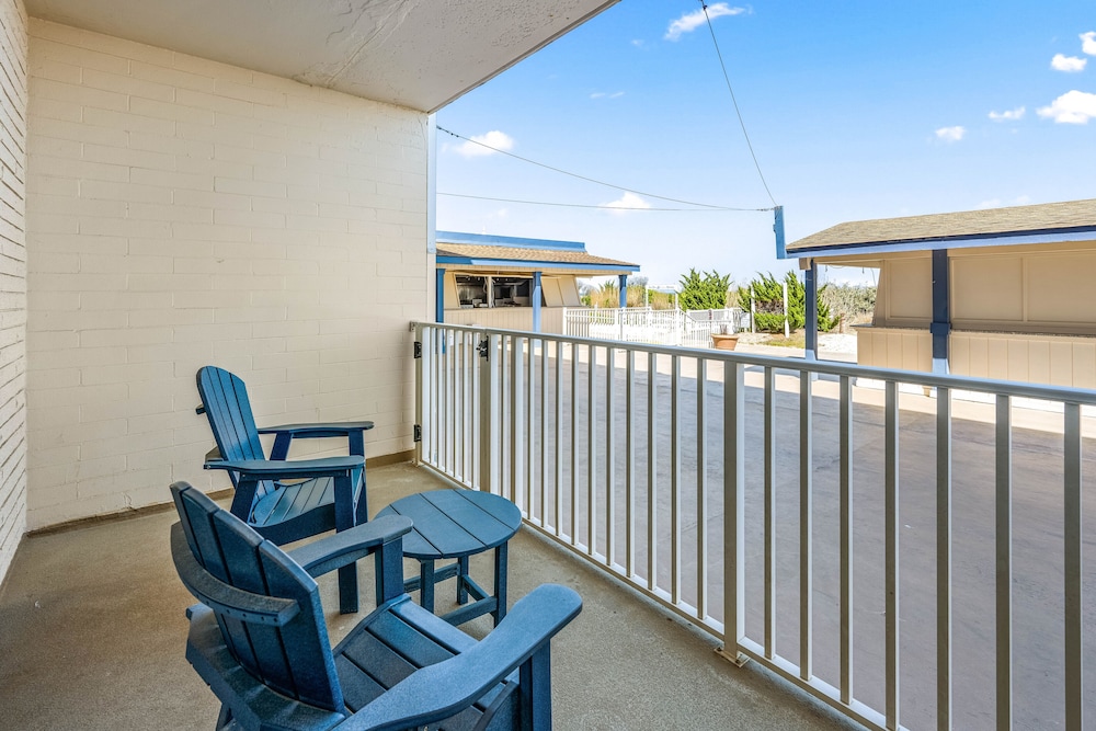 Standard Room, 2 Queen Beds, Patio photo 3