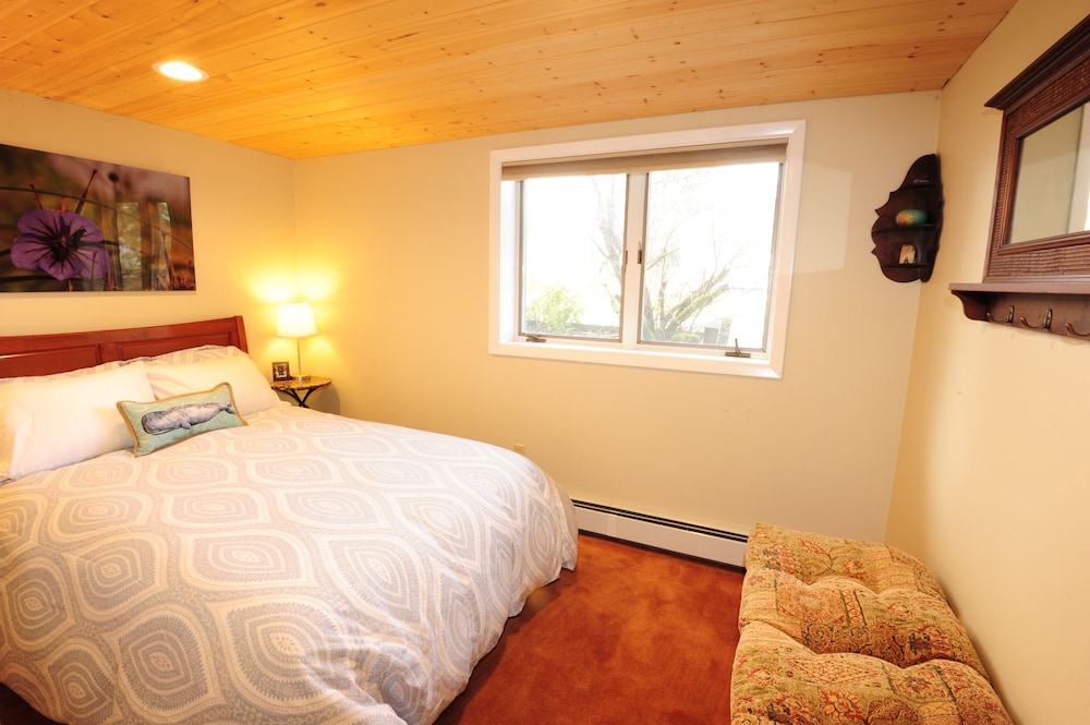 Comfort Room, 1 Double Bed (Shared Bath) photo 2