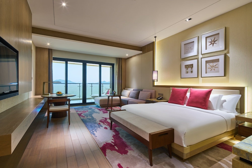 1 King Bed Premium Sea View photo 1