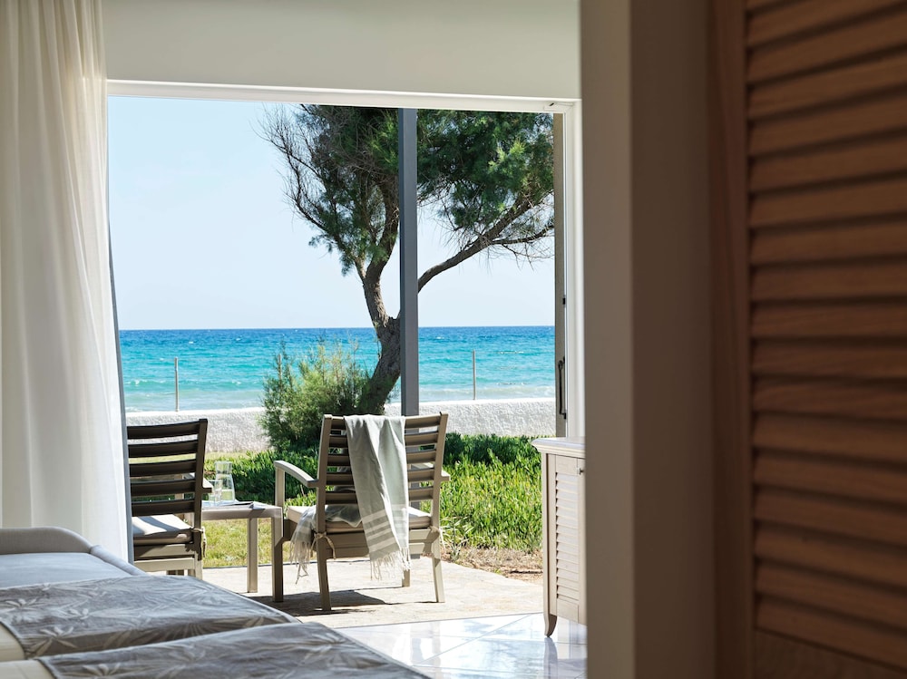 Premium Bungalow, Beach View thumbnail 6