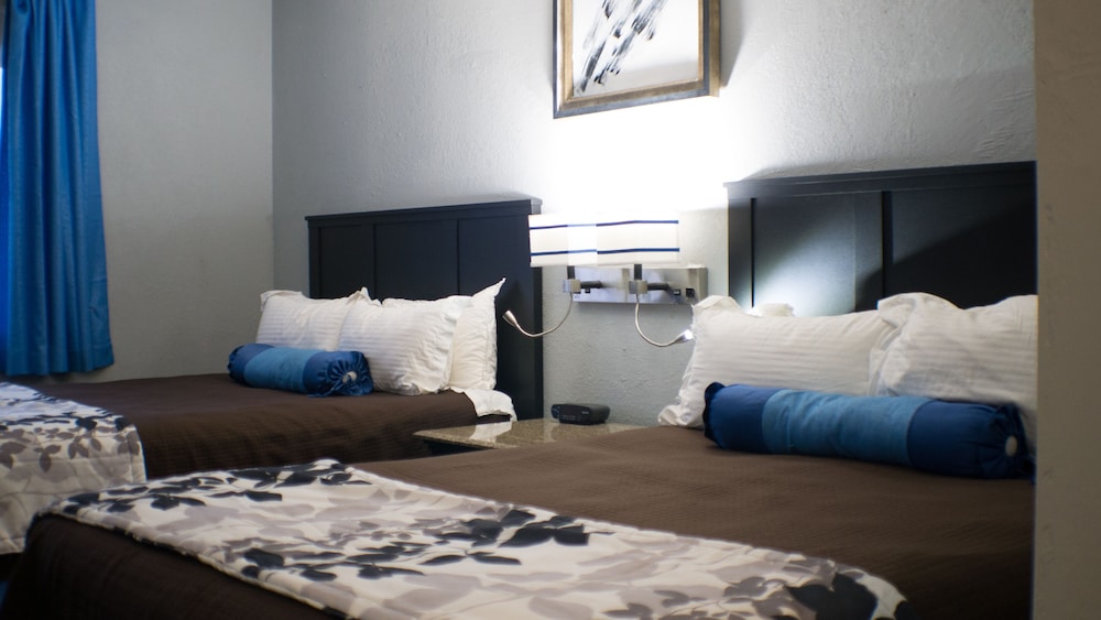 Room, 2 Queen Beds, Non Smoking - Photo 1