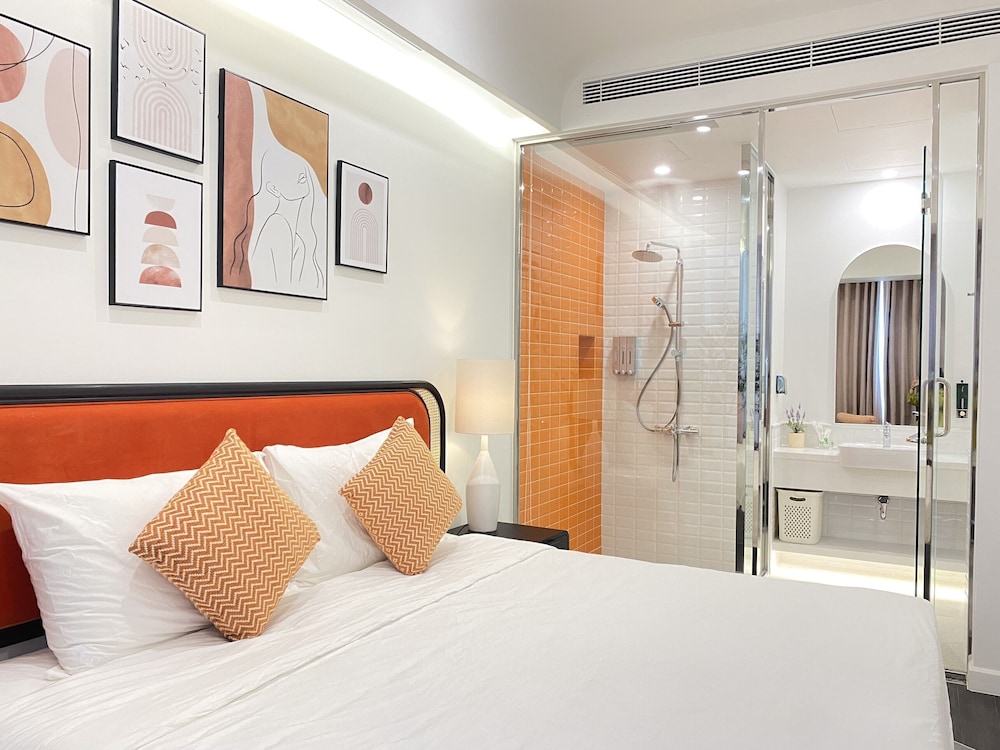 Two-Bedroom Apartment with Balcony - Photo 26