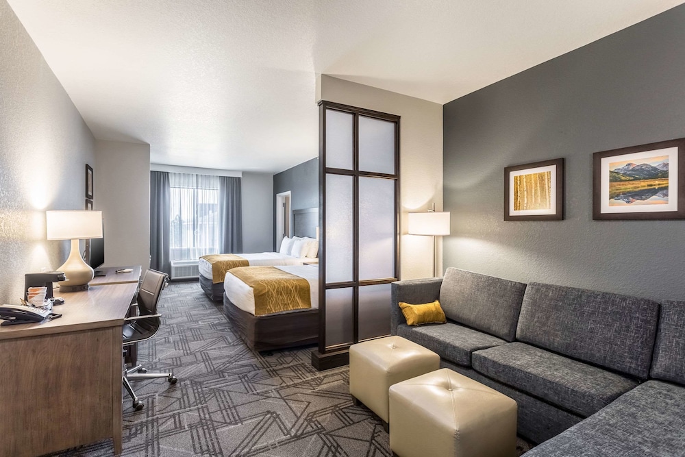 Suite, Multiple Beds, Non Smoking (Upgrade) photo 2