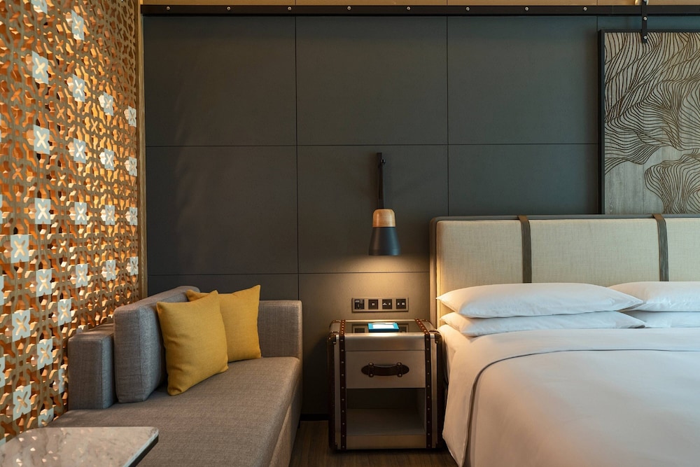 Room, 1 King Bed, Balcony, Ocean View (Balcony) - Photo 2