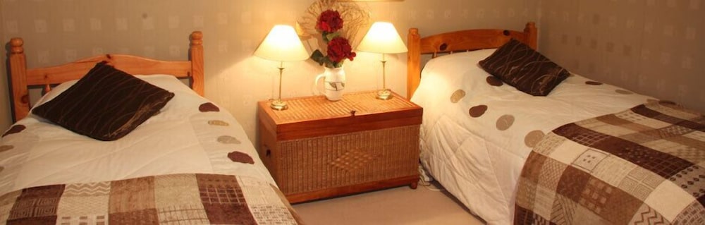 Twin Room, Ensuite photo 3