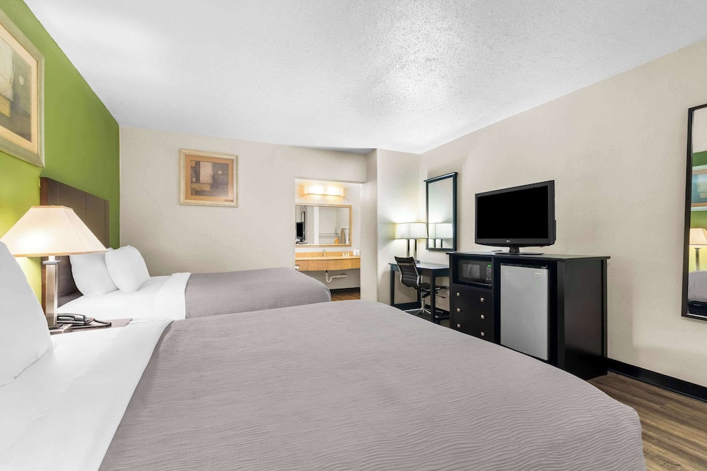 Room, 2 Queen Beds, Accessible, Non Smoking photo 2