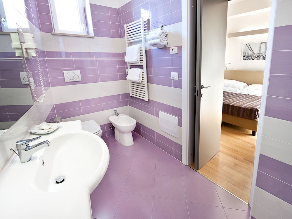 Superior Double or Twin Room, 1 Queen Bed photo 3
