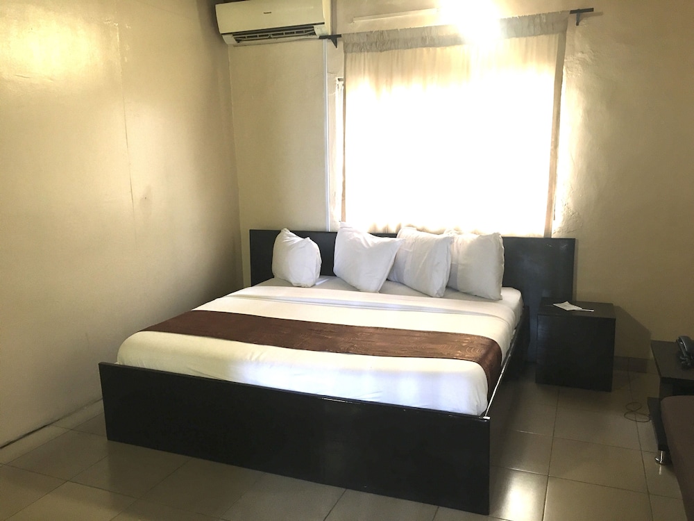 Studio (Apartment)