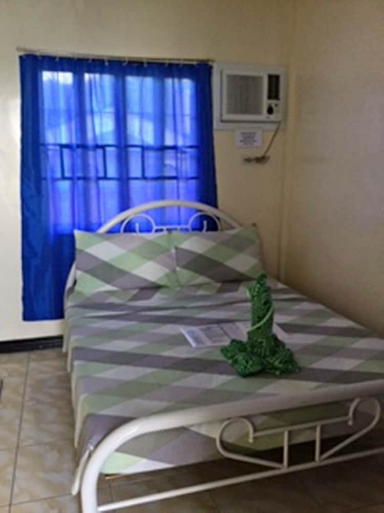 Room 4, Private Bathroom
