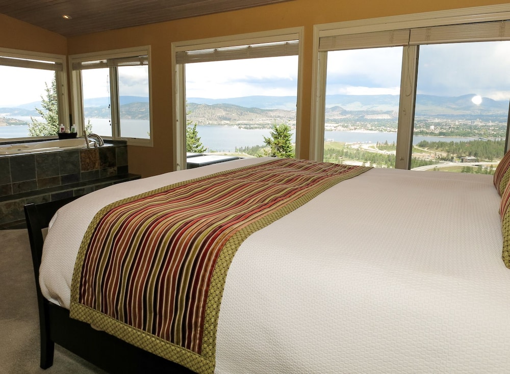 Suite, 1 King Bed, Non Smoking (Grand View) photo 1