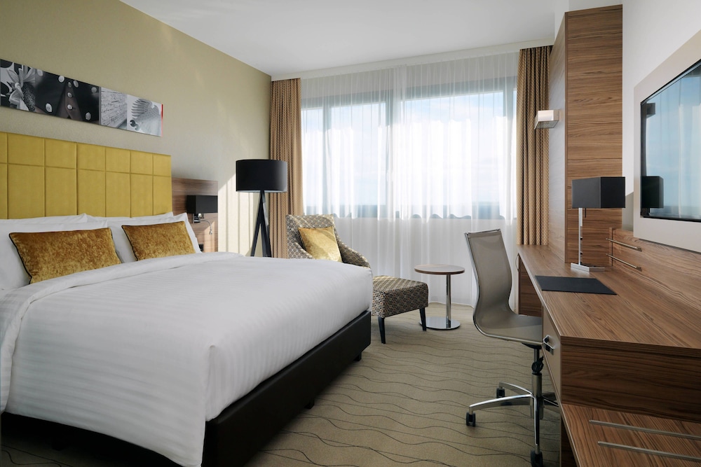 Standard Room, 1 King Bed, City View - Photo 1